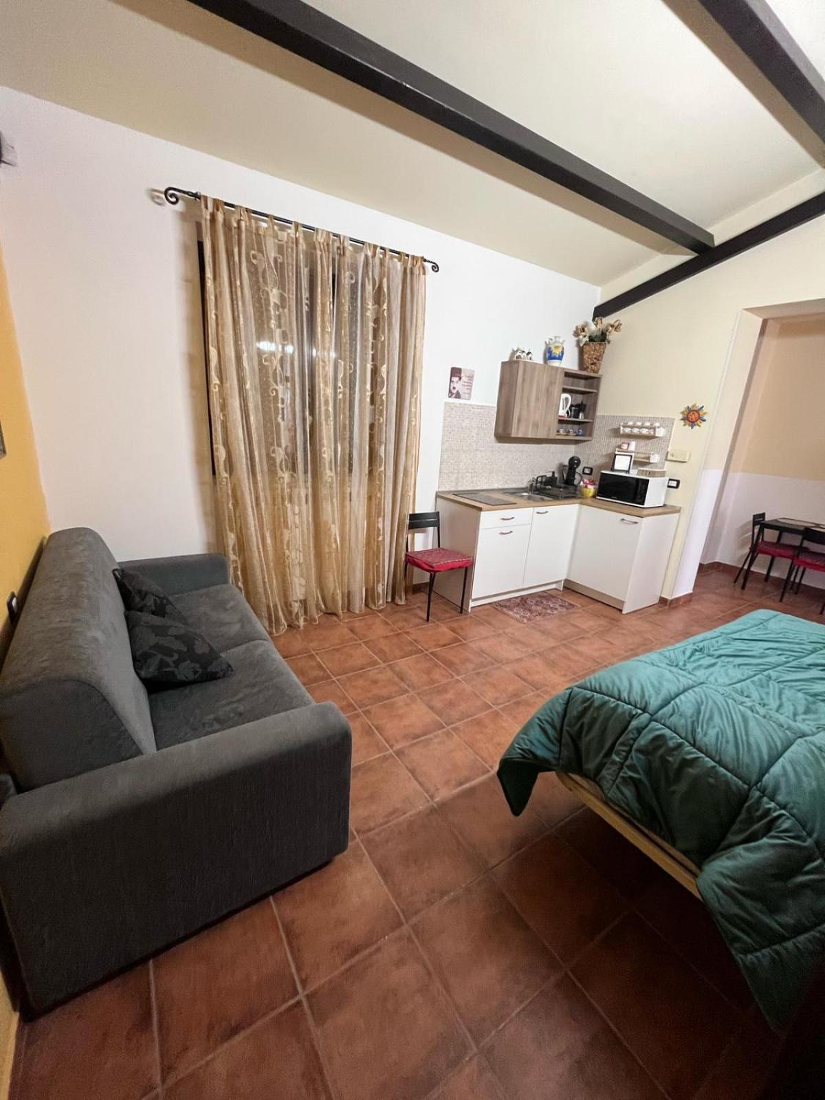 Case Vacanza E Camere In Villa Isabella Con Parcheggio Custodito E Wifi Gioia Del Colle Ngoại thất bức ảnh